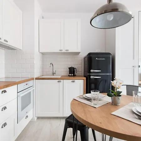 Superapart Stalowa 39 Modern Unit With Kitchen & Wifi